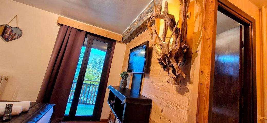 Hôtel pour 2 personnes, avec terrasse et vue, animaux acceptés à Beuil - 2