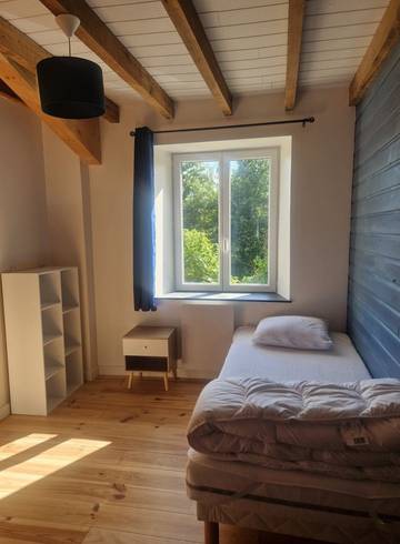 Gîte pour 9 personnes, avec jacuzzi ainsi que balcon et jardin dans le Puy-de-Dôme