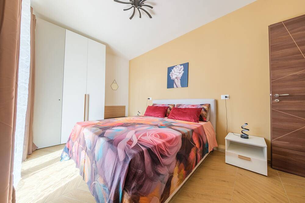 Entire apartment, Apartment 'Grace Home 2' with Sea View, Wi-Fi and Air Conditioning in Milazzo, Messina Province