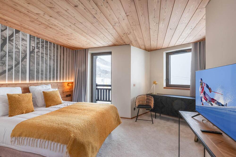 Entire apartment, New Duplex Apartment Ski-In/Ski-Out with Spa and Pool in Courchevel 1850 in Courchevel 1850, Saint-Bon-Tarentaise