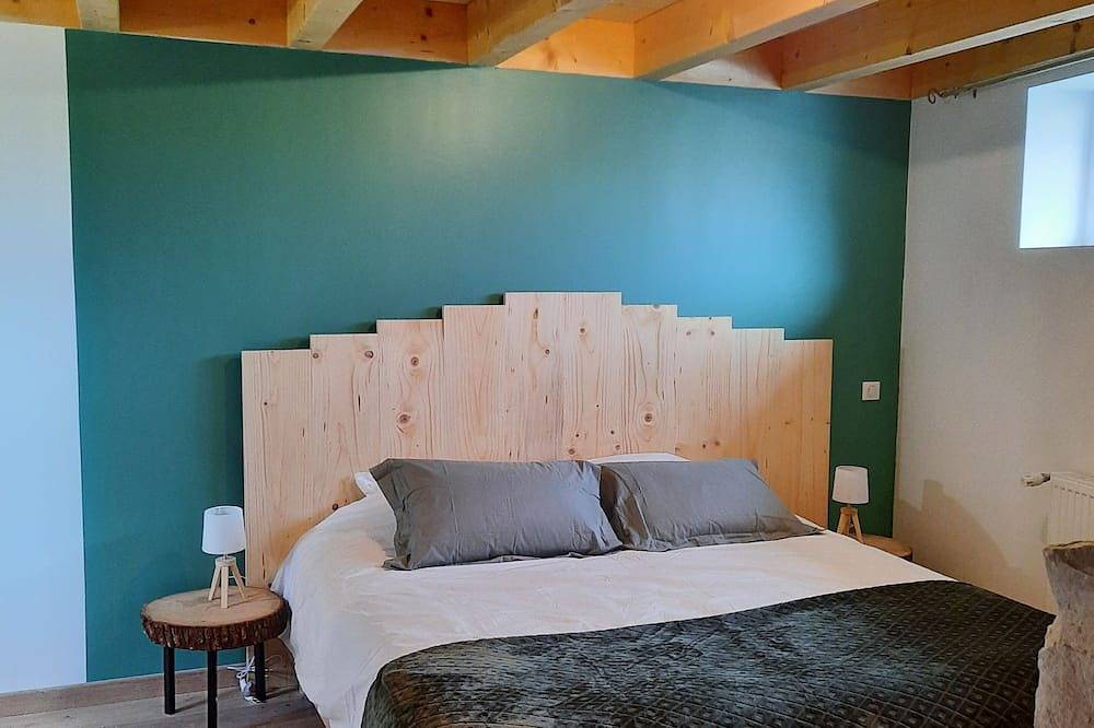 Maison au coeur des vignes proche Viarhôna avec jacuzzi in Anglefort, Belley