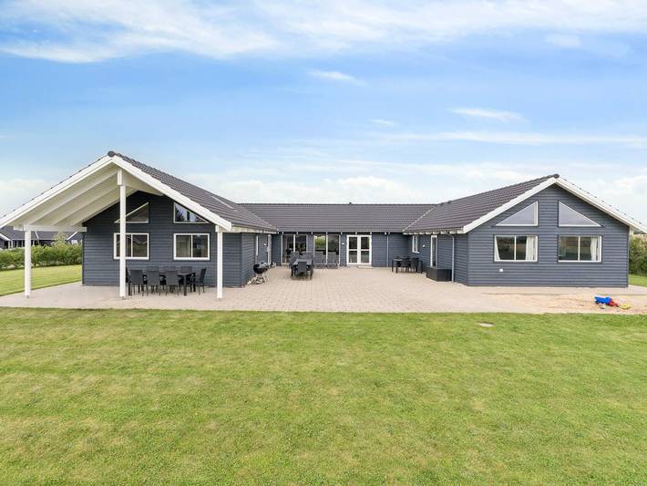 Luxury Retreat by Hostrup Beach in Limfjord in Westjütland