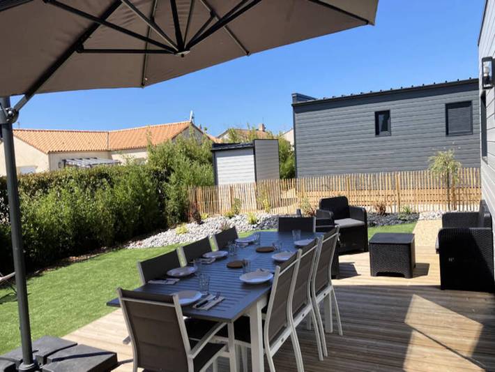 Appartement de vacances pour 8 personnes, avec jardin et piscine, animaux acceptés