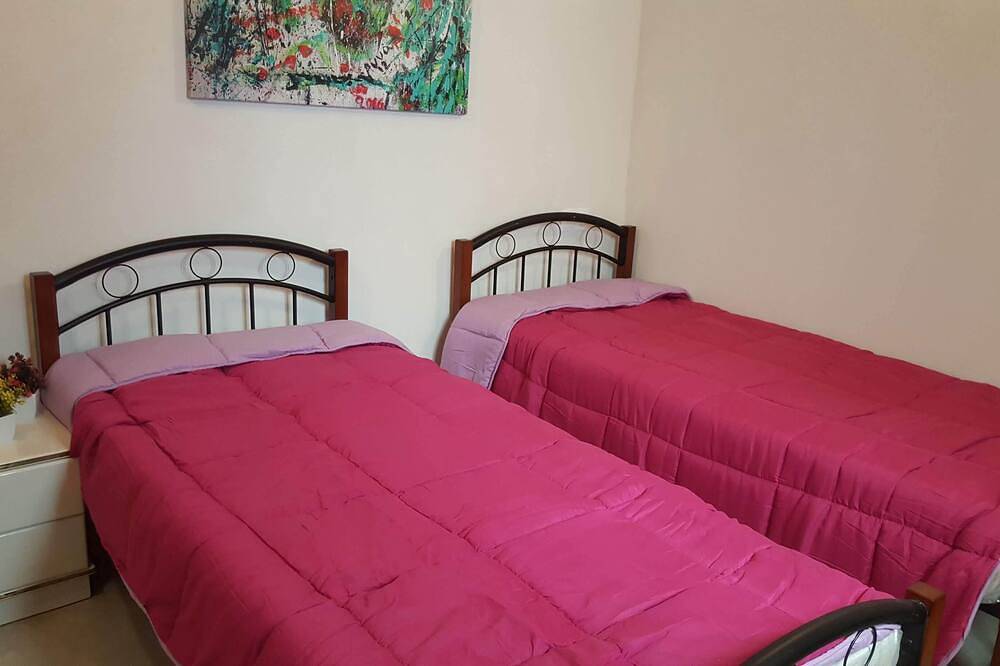 Charming 2-bedroom house 30m from beach,with Wifi, Ac in delightful Chania in Splantzia, Chania regione