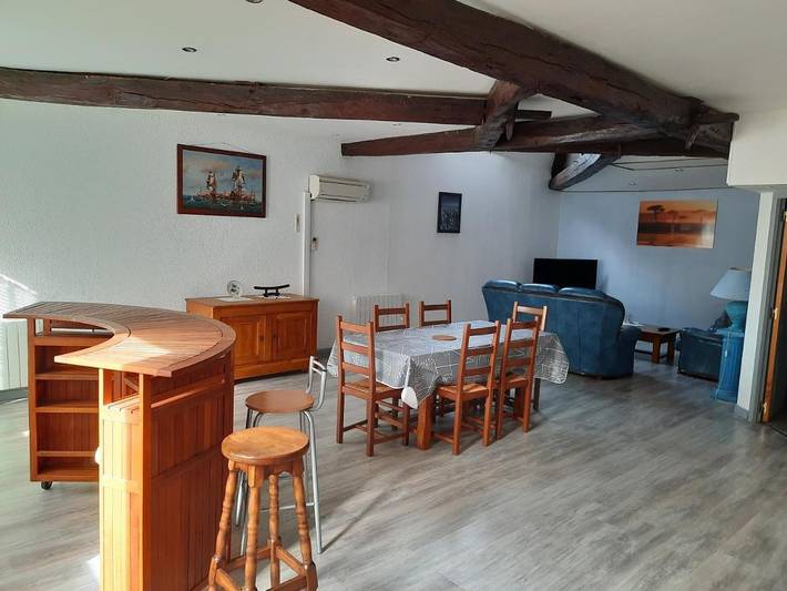 Gîte pour 6 personnes, avec piscine, animaux acceptés à Noidans-le-Ferroux