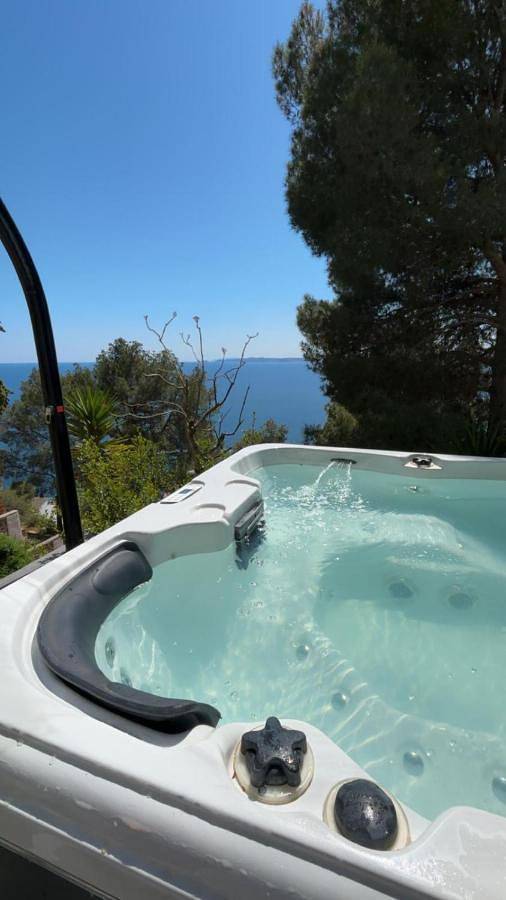 Chalet para 8 personas, con Balcón y Jacuzzi además de Terraza y Jardín en Alt Empordà - 2