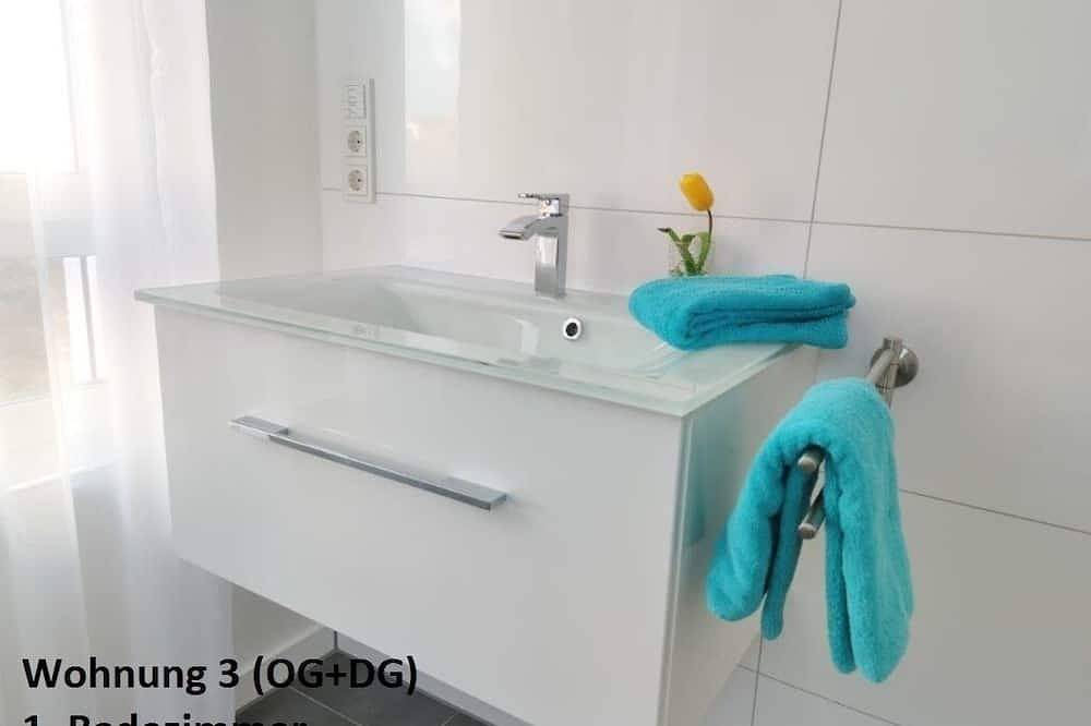 Ganze Wohnung, Modern eingerichtete Ferienwohnung mit Dachterrasse in Muhr am See, Fränkisches Seenland