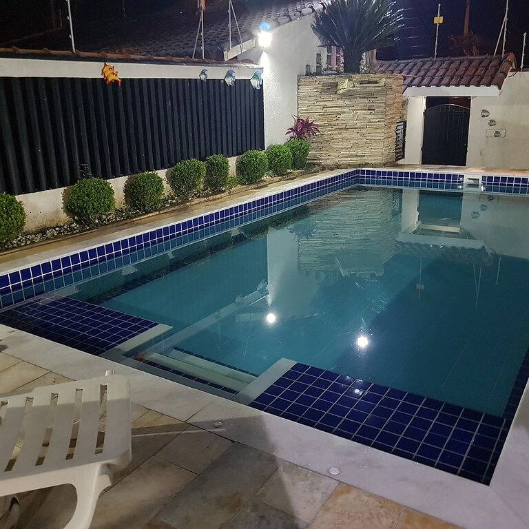 Luxuriöses Strandhaus, Klimaanlage, Pool für Erwachsene mit Wasser und Kindern, Wasserfall, Grill in Itanhaém, Baixada Santista