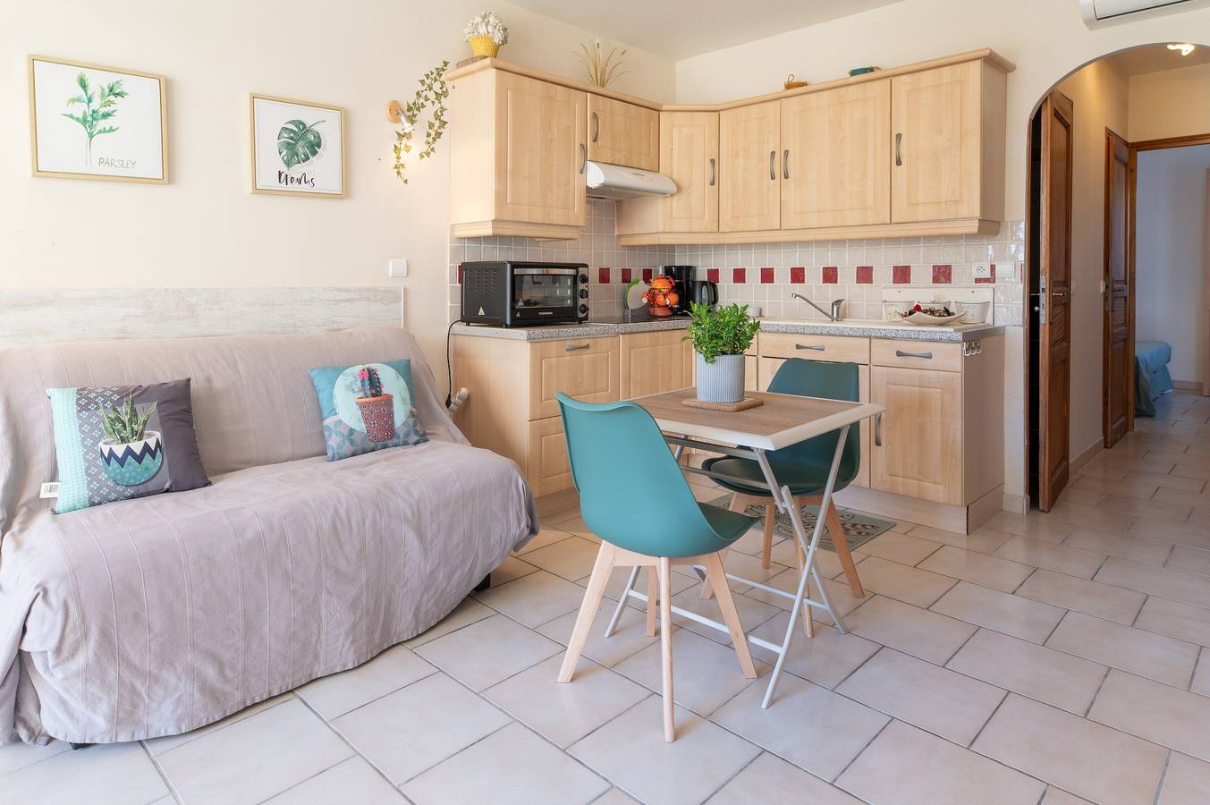 Apartamento entero, Apartamento '4 Personne' con piscina compartida, Wi-Fi y aire acondicionado in Cervione, Región de Corte