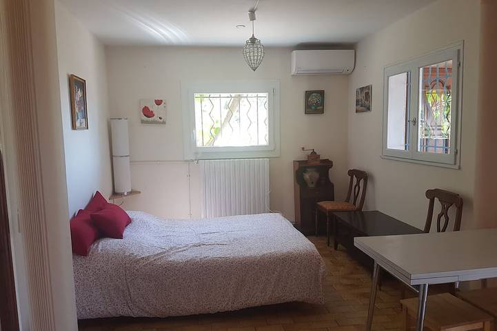 Ganze Wohnung, Erdgeschoss der Villa mit Blick auf die Spitze von Giens in Carqueiranne, Mittelmeerküste (Frankreich)