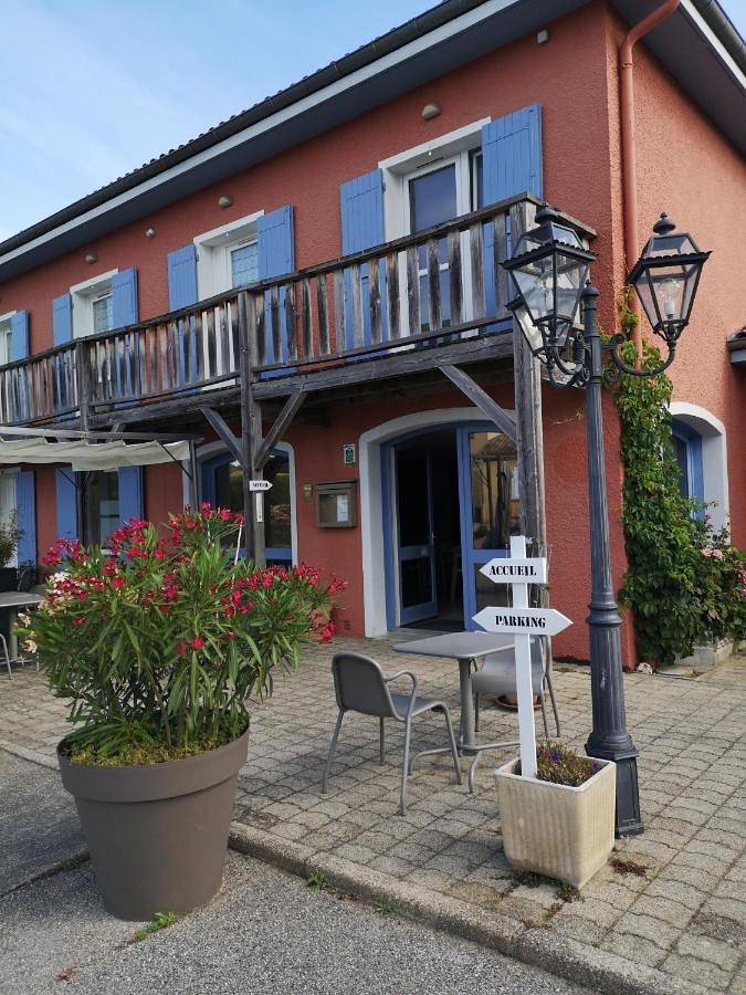 Hôtel pour 2 personnes, avec terrasse et jardin, animaux acceptés à Baix