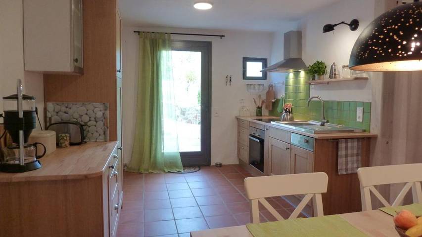 Location de vacances pour 4 personnes, avec jardin ainsi que vue et piscine à Saint-Julien-de-Cassagnas - 3