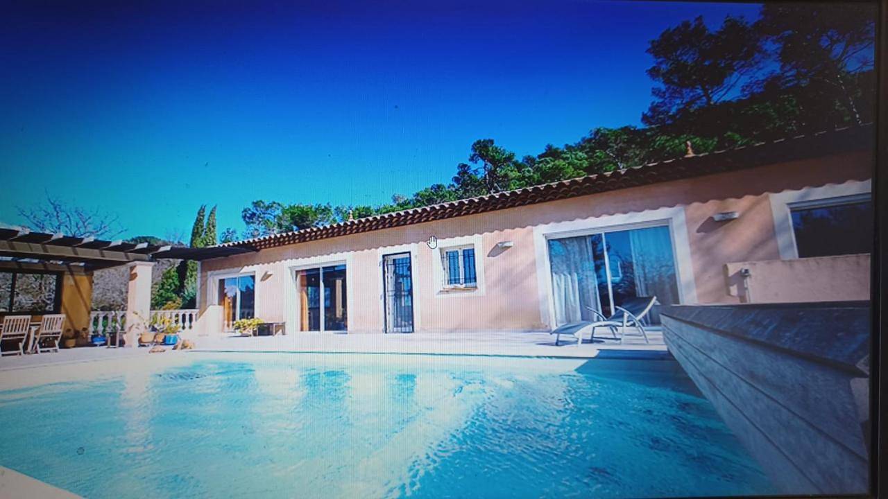 Superbe villa 150 m2 plain pied climatisée avec piscine in Rocbaron, Côte méditerranéenne (France)