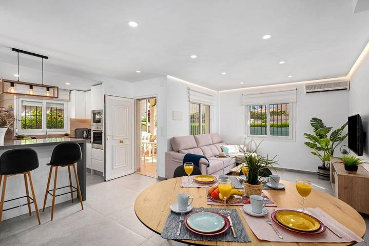 Apartamento para 6 personas, con jardín además de piscina y vistas en Playa Flamenca