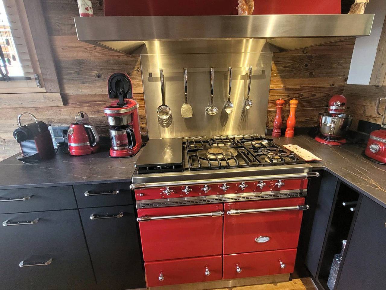 Chalet de luxe aux Gets avec jacuzzi et animaux admis, proche pistes in Les Gets, Les Portes du Soleil