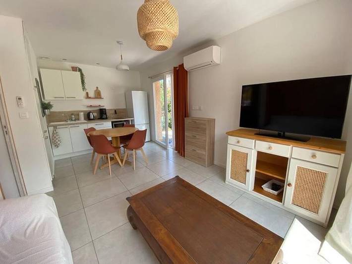 Gîte pour 4 personnes, avec terrasse et jardin à Brouilla