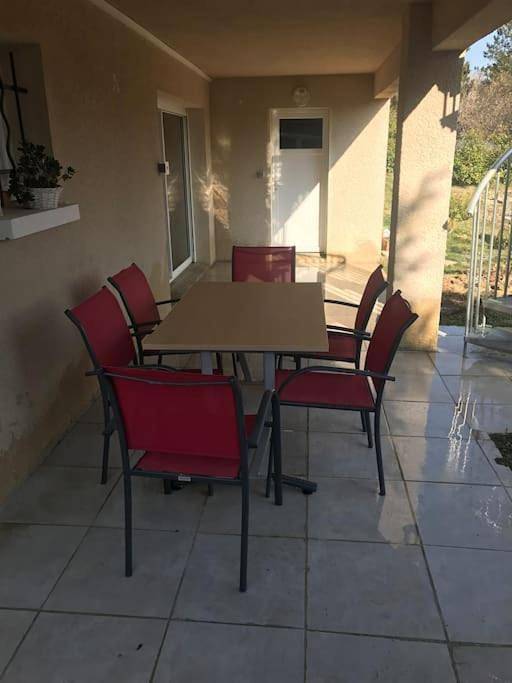 Location de vacances pour 5 personnes, avec jardin ainsi que terrasse et piscine à Puygiron - 3