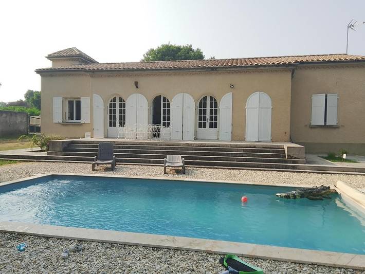 Location de vacances pour 8 personnes, avec jardin ainsi que piscine et vue, animaux acceptés à Chamaret