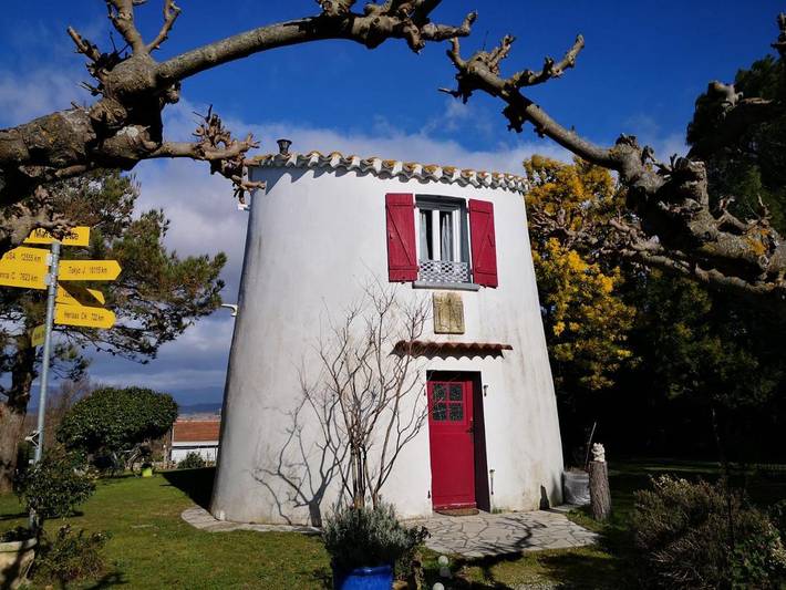 Hôtel pour 3 personnes, avec Terrasse ainsi que Jardin et Vue à Marseillette