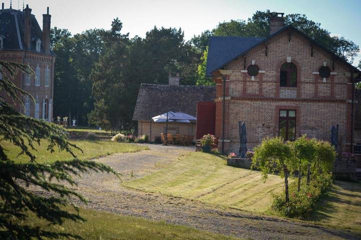 Location de vacances pour 5 personnes, avec terrasse ainsi que vue et jardin à Pierrefitte-sur-Sauldre - 4