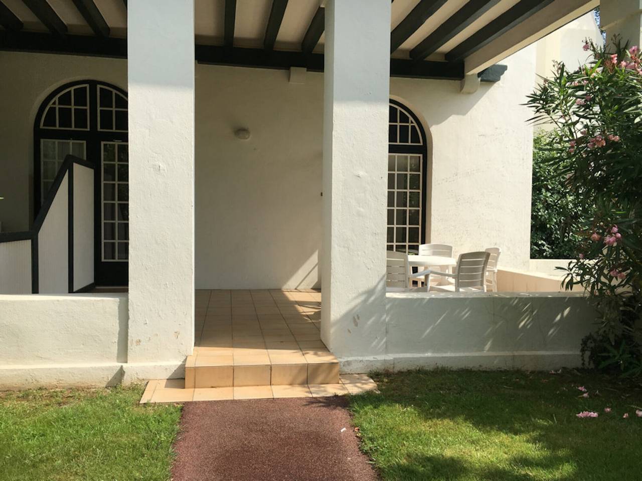 Ganze Wohnung, Apartment 'Bordaberry' mit Gemeinschaftspool, privater Terrasse und Wlan in Urrugne, Bayonne und Umgebung