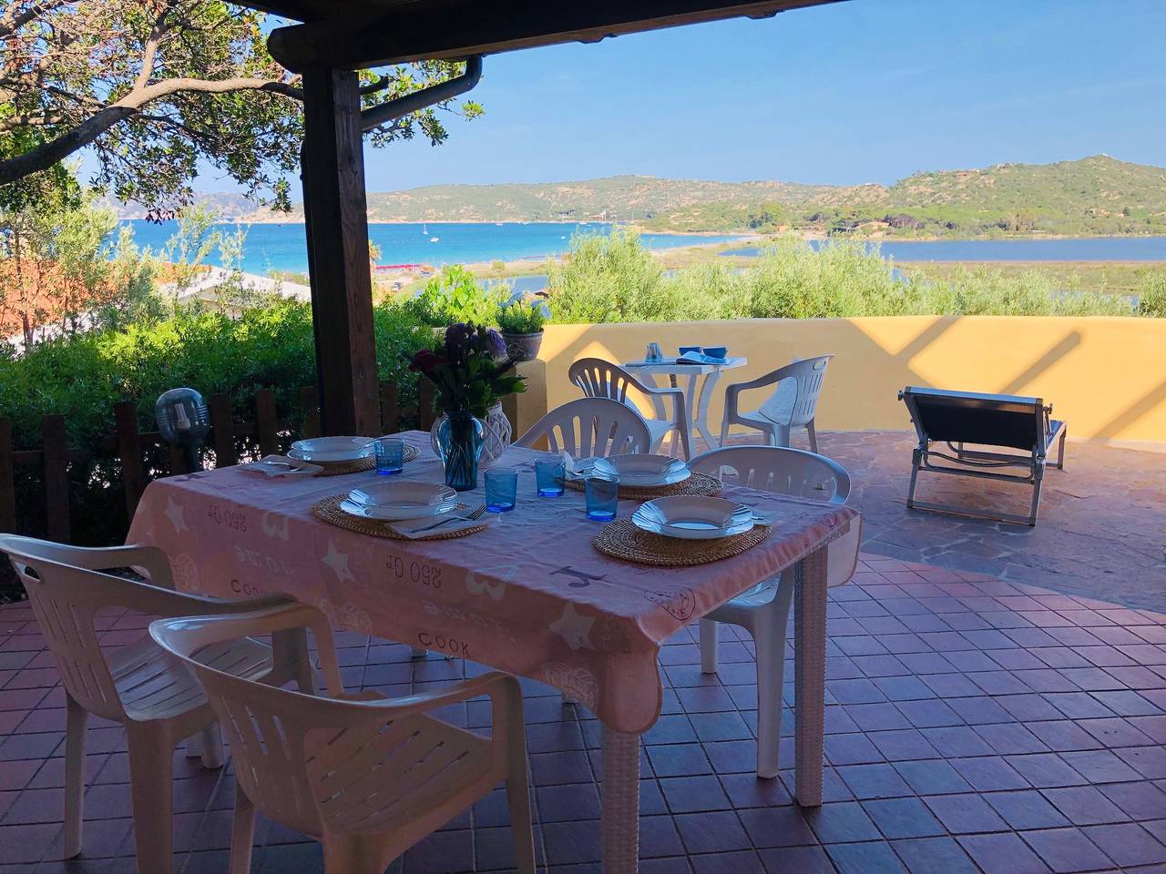 Ganze Wohnung, Trilocale Lantana mit Meerblick, 250 m vom Strand entfernt in Porto Taverna, Loiri Porto San Paolo