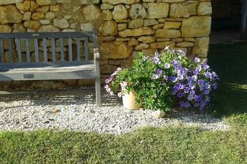 Gîte pour 2 personnes, avec jardin et terrasse à Daglan