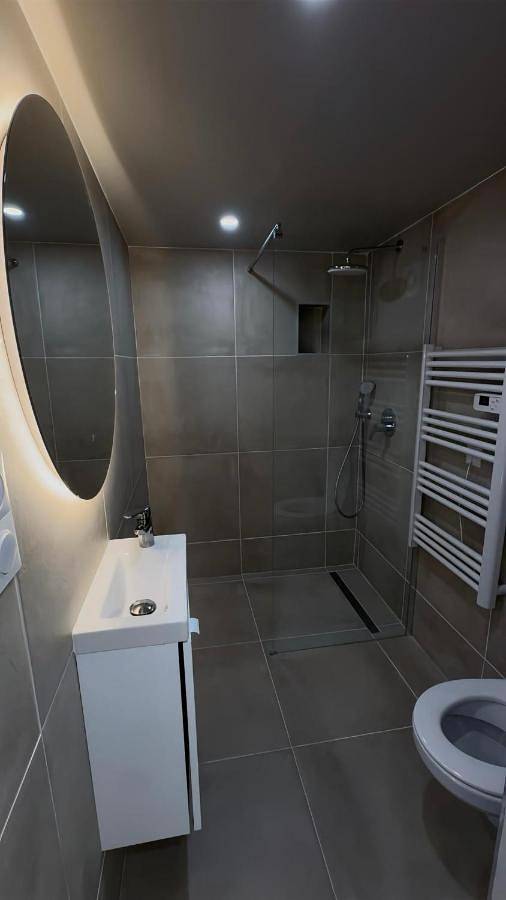 Gîte pour 2 personnes, avec jacuzzi et piscine ainsi que terrasse et sauna à Bonneuil-sur-Marne - 3