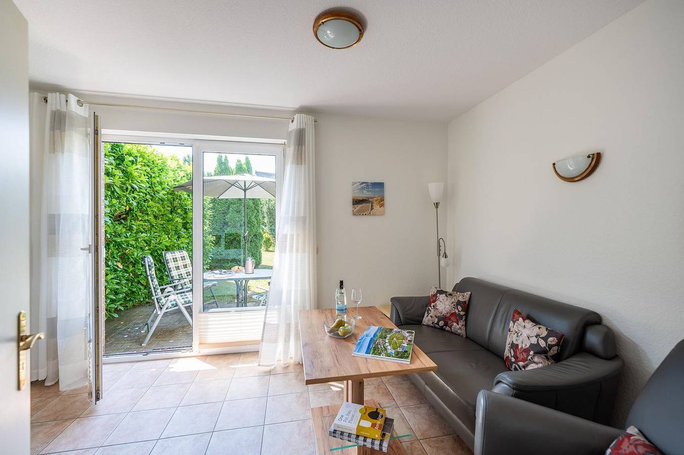 Ganze Wohnung, Charmante Ferienwohnung mit Terrasse, strandnah in Dranske, Rügen
