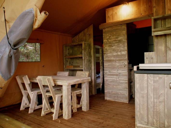 Location de vacances pour 4 personnes, avec piscine ainsi que jacuzzi et terrasse à Saint-Alban-Auriolles - 4