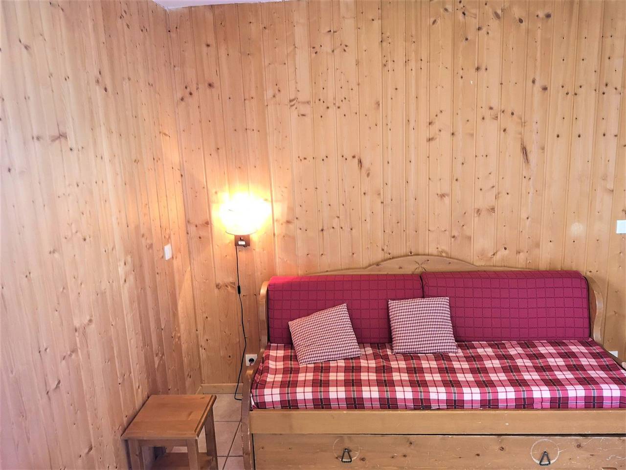 Chalet Mitoyen 3 Pièces 7 Pers. avec Piscine et Sauna - Résidence Les Flocons du Soleil in La Joue du Loup, Le Dévoluy