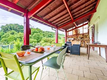 Gîte pour 4 personnes, avec terrasse ainsi que jardin et vue à Saint-Pée-sur-Nivelle