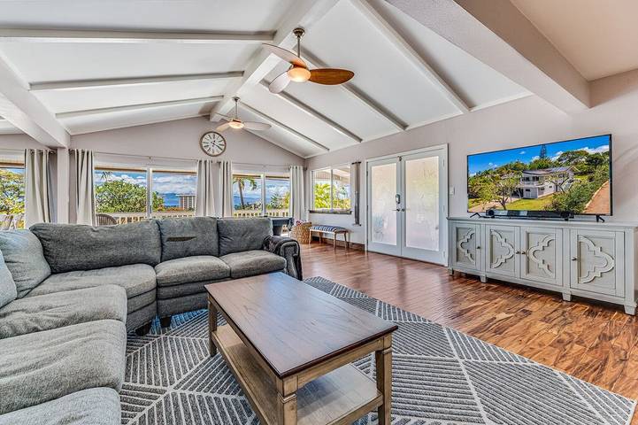 Vacation home for 10 people, with terrace and yard on Maui