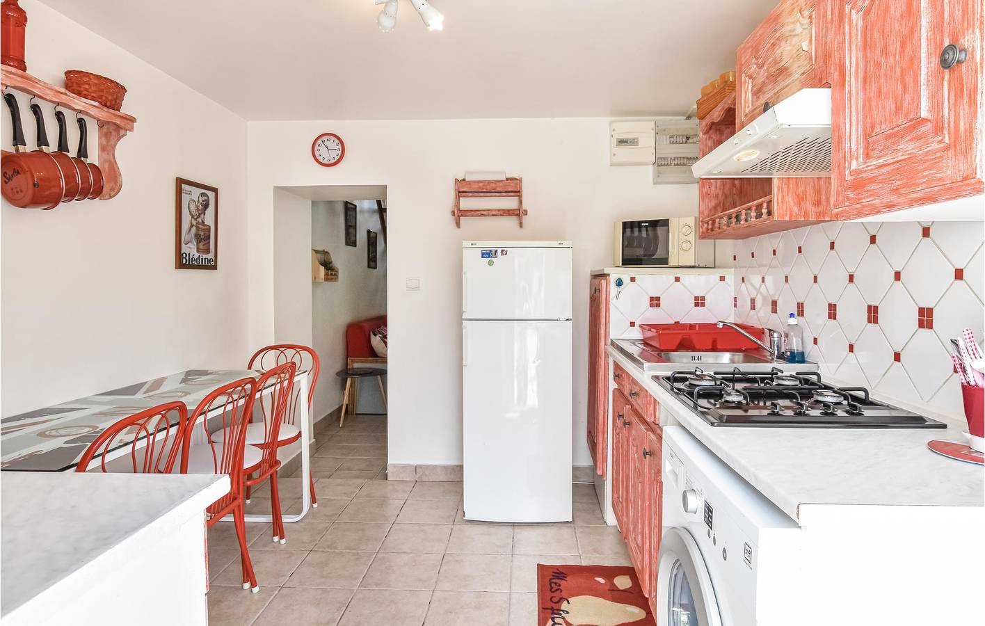 Upper Floor Baby-Single Apartment with TV & Internet in Saint-Avaugourd-des-Landes, Vendée