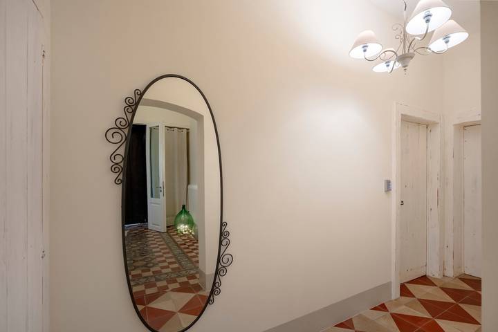 Entire apartment, Studio 'Garibaldi54 - Camera del Fico' with Balcony, Wi-Fi and Air Conditioning in Santo Spirito, Bari