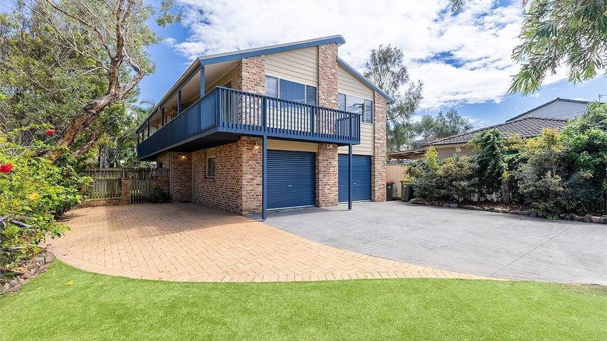 Holiday home for 12 people, with balcony and garden, with pets in Anna Bay