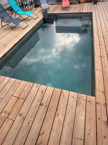 Location de vacances pour 9 personnes, avec terrasse ainsi que jardin et piscine à Venzolasca