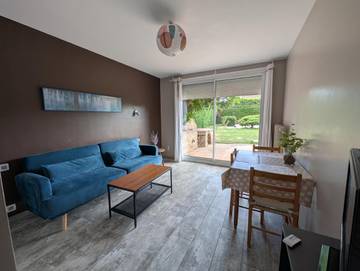 Gîte pour 3 personnes, avec terrasse et vue à Sorbiers