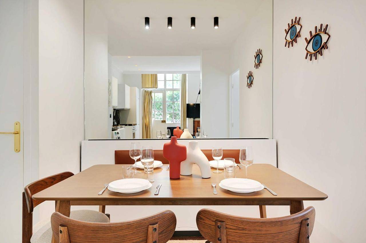 Appartement entier, Three-Bedroom Apartment in Paris, Île de France