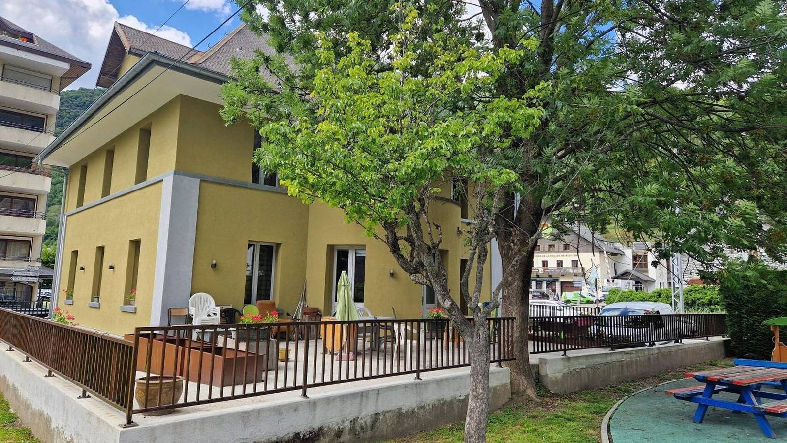 Chambre 1 – L’Auberge Le Toit Vert : Espace et praticité à Moutiers in Moûtiers, Massif du Mont-Blanc