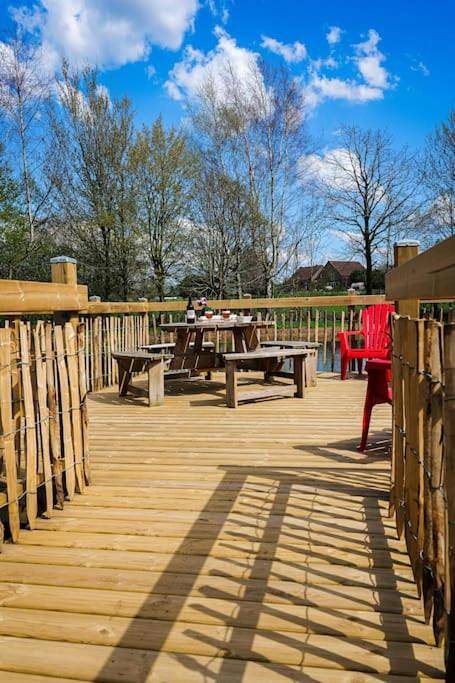 Location de vacances pour 10 personnes, avec vue sur le lac ainsi que vue et jardin, animaux acceptés à Momignies - 3