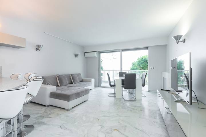 Appartement de vacances pour 4 personnes, avec Balcon ainsi que Terrasse et Piscine à Saint-Laurent-du-Var