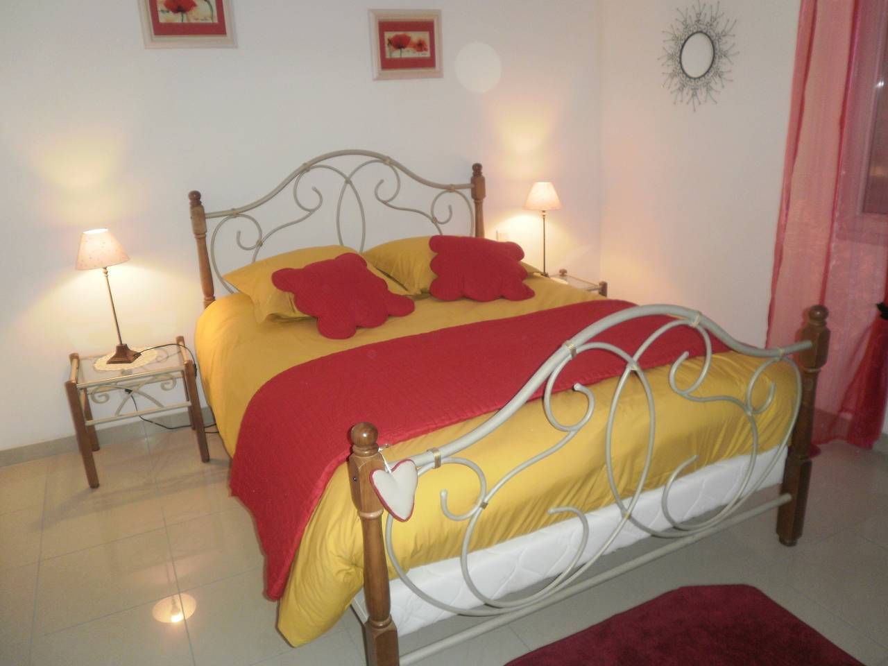 Villa 'Gite Bord de Mer Jacuzzi' con terraza privada y Wi-Fi in Plougrescant, Costa de granito rosa