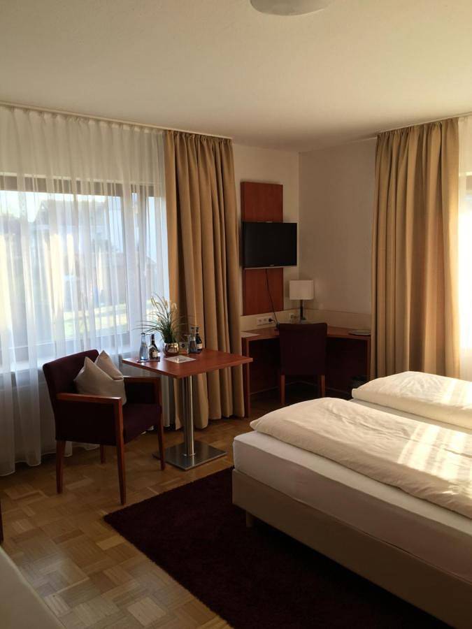 Hotel für 2 Personen, mit Balkon und Terrasse sowie Garten in Sindelfingen - 3