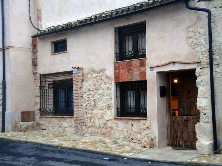 Casa rural para 9 personas, con vistas y piscina para niños además de jardín y piscina, Familias con niños en Tiedra