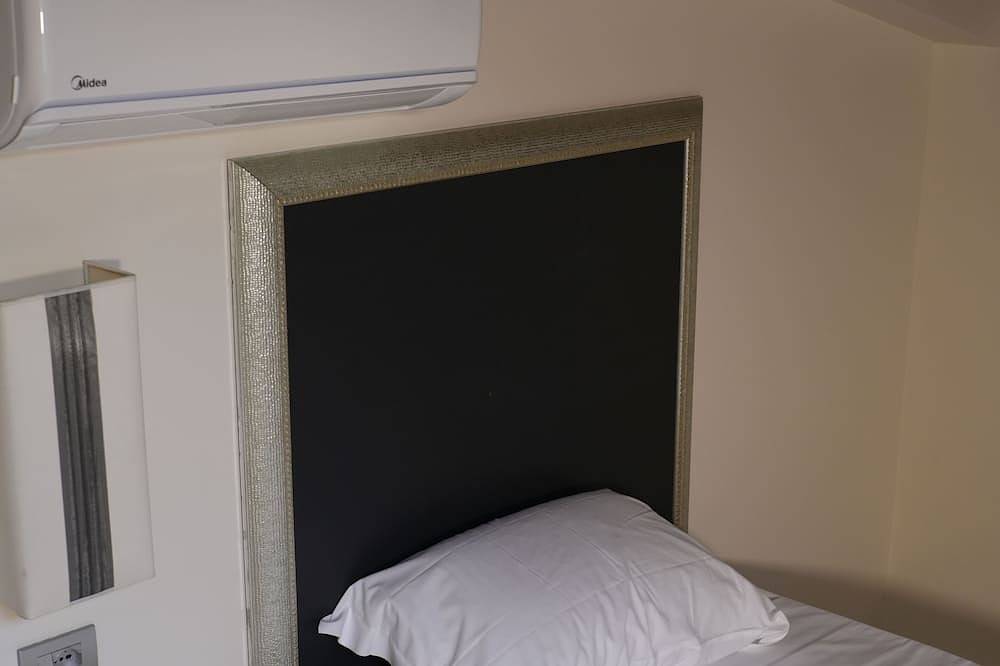 Viscuso House Al Pozzo No. 3 in Aci Castello (Borgo), Aci Castello