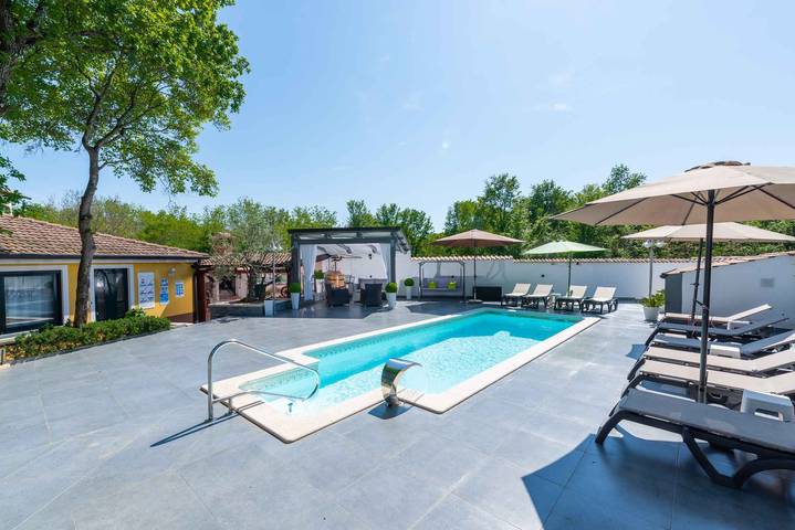 Ferienwohnung für 3 Personen, mit Garten in Porec und Umgebung