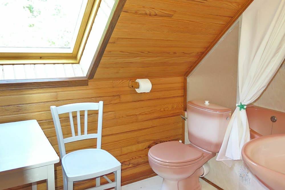 Lovely apartment in villa for 6 people with pets allowed and parking in Pont-l'Abbé, Quimper region