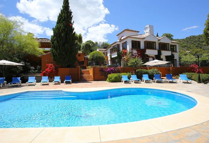 Villa 'Best Choice for Family and Friends' with Mountain View, Pool, Garden & Wi-Fi in Sierra (Casares), Casares