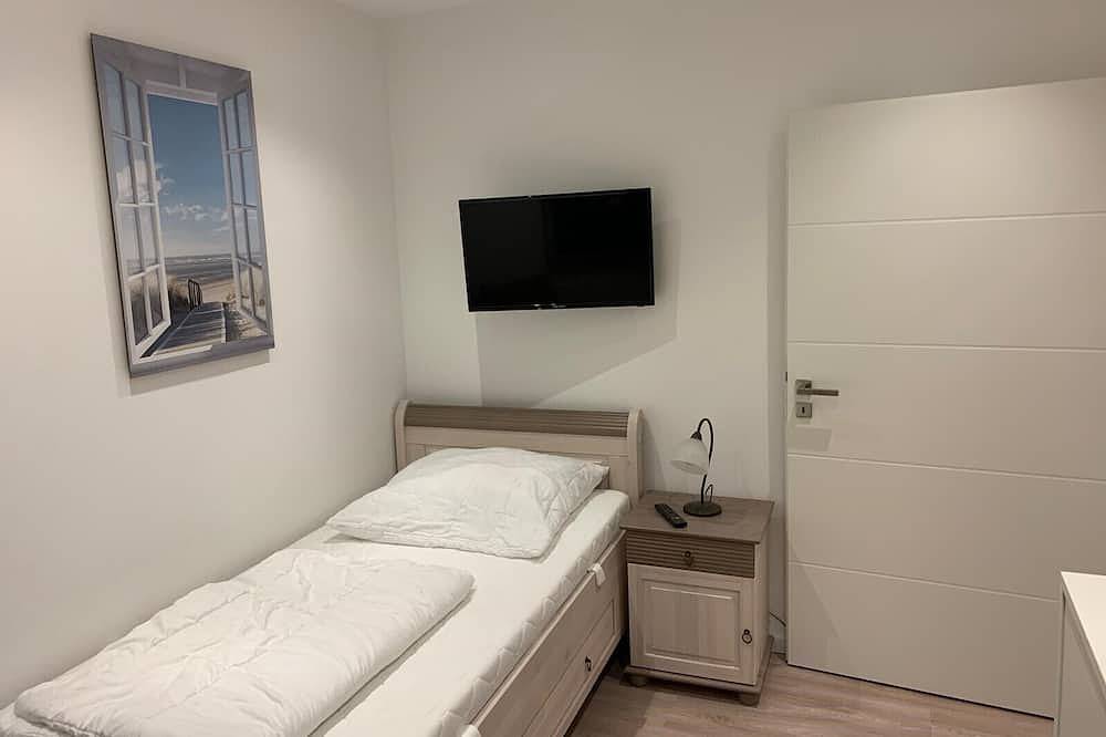 Ganze Wohnung, Erdgeschoss-Ferienwohnung auf ca. 78 qm, hochwertig und modern eingerichtet mit möblierterterrasse mit Gartenteich und Grillmöglichkeit, überdachter E-Bike-Ladestation und abschließbarem Fahrradraum. Freuen Sie sich auf: eine voll ausgestattet... in Langwedel (Holstein), Rendsburg-Eckernförde